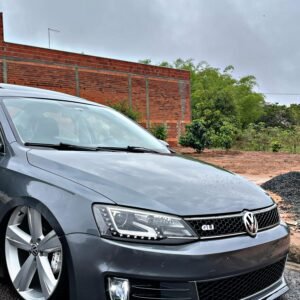 Par de Faróis em LED para Volkswagen Jetta 2011 a 2018