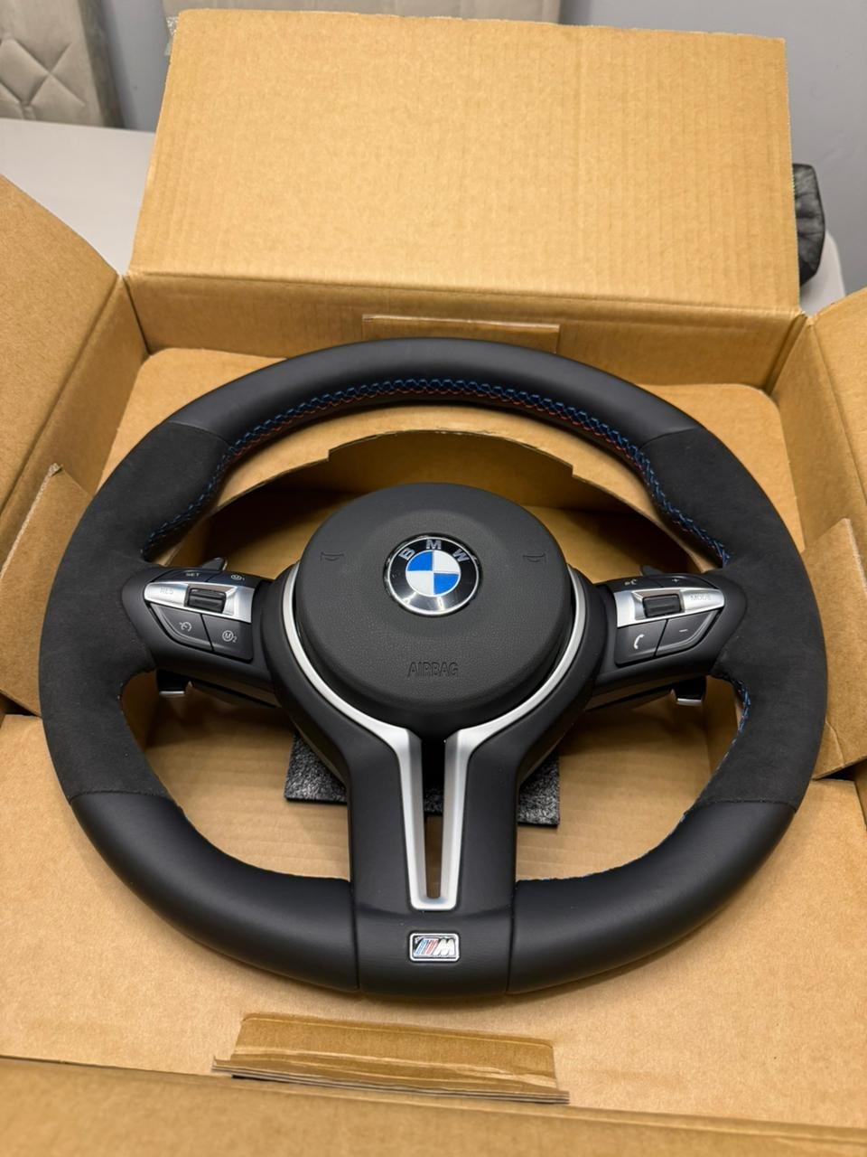 Volante linha BMW em Alcântara com Shift - Imagem 2