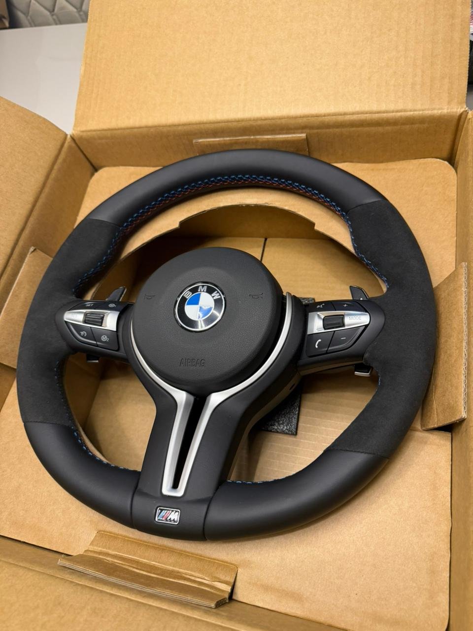 Volante linha BMW em Alcântara com Shift